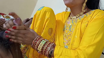 Preview 2 of Caty Heaven Group - सलवार खुद उतार दी अब कहती हो नहीं चुदाऊंगी सौतेली बहन छोटे भाई के साथ