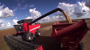 Preview 3 of Crasy Xxx Video - MF 9895 - Lan&ccedil_amento da Massey Ferguson - Volmaq M&aacute_quinas Agricolas LTDA.MP4