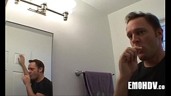Preview 1 of Outide Peeing - Emo goth slut 321