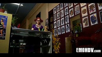 Preview 1 of Deep Tranny Fist - emos that like pussy 088