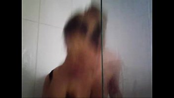Preview 1 of Homemade Grind Orgasm - coroa gaucha tomando banho