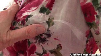 Preview 1 of Il Donne Un Lavement Sa Femme - Grandma needs her Sunday orgasm
