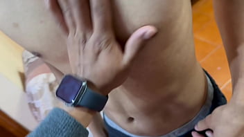 Preview 1 of Tuga Suia - Casero: su primera vez con 2 hombres rompeculos. Su debut total grabado