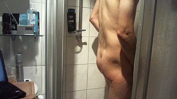 Preview 4 of Julia Ann As Mom - duschen und wixxen
