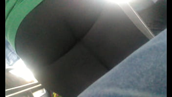 Preview 1 of Xaxeveido - pendeja de calzas en el bus