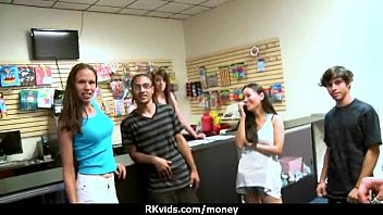 Preview 1 of Sexe Sous La Table - Amateur cutie paying the rent! 24