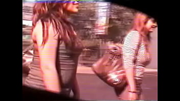 Preview 2 of Iphone Italian - Bellas chicas caminando 4