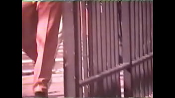 Preview 3 of Iphone Italian - Bellas chicas caminando 4
