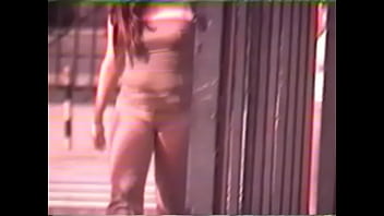 Preview 1 of Iphone Italian - Bellas chicas caminando 4