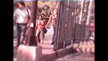 Preview 4 of Iphone Italian - Bellas chicas caminando 4