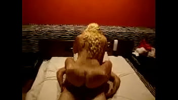 Preview 4 of Sunny Lione Girls Kissing - Primeiro v&iacute_deo