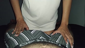 Preview 1 of Hdef A Lick - Chica morena flaca recibe una polla en su co&ntilde_o. V&iacute_deo porno casero