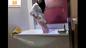 Preview 1 of Voyeur Nu - Korean Broadcast Jockey Dancing to KPOP Songs