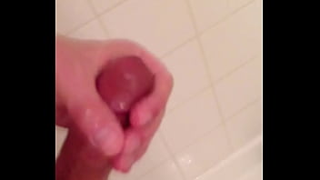 Preview 3 of Fudendo Morenas Gordas - Solo shower jerk
