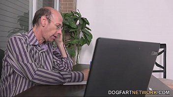 Preview 1 of Pkistni Sila Peka Sxxxi - Brooklyn Rose Fucks A Black Guy In Front Of Her Step Daddy