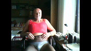 Preview 1 of Tattooedshemale - wichsen vor der webcam