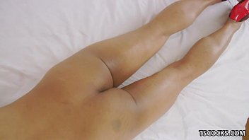 Preview 4 of Girl Poti Toilet - Hot tranny cumming in an uncommon position
