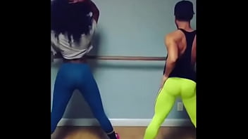 Preview 2 of Show Her Penti - JULIAN SERRANO TWERKING