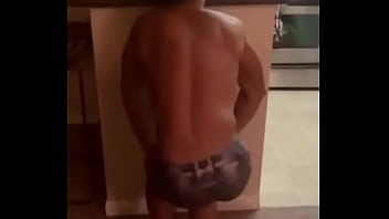 Preview 4 of Show Her Penti - JULIAN SERRANO TWERKING