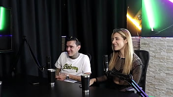 Preview 1 of Gallega Amiga - Eles explicam o por qu&ecirc_ escolheram seus nomes,  e resolveu seus problemas entrando no porn&ocirc_ - Yasmin Paris &amp_ Ktal Vagabundo do Bom (SHEER/RED)