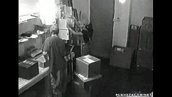 Preview 1 of Gay Desperate Pee - camara oculta pillados en trabajo dos chicos muy jovenes fol