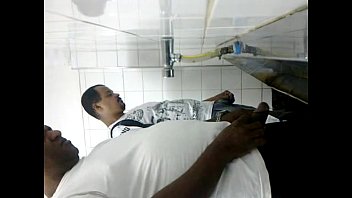 Preview 3 of Tiny Tube Pleasure - banheirao de dezembro 2012 parte 02