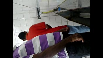 Preview 4 of Tiny Tube Pleasure - banheirao de dezembro 2012 parte 02