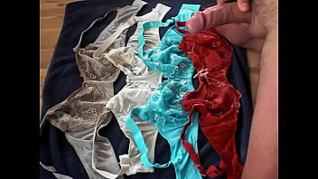 Preview 2 of Bokep Mom Kanada - Auf BHs spritzen,  cum on bras