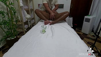 Preview 3 of Wwwweb Camcom - FLAGRANTE - Pretinha gostosa personal da academia foi filmada PELADINHA chupando o terapeuta -  Massagem tantrica