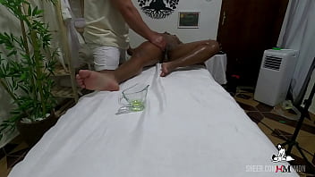 Preview 4 of Wwwweb Camcom - FLAGRANTE - Pretinha gostosa personal da academia foi filmada PELADINHA chupando o terapeuta -  Massagem tantrica