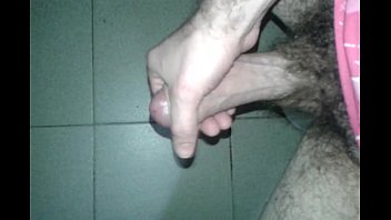 Preview 2 of Thigh High Boots Trample - BATENDO UMA PUNHETA NO BANHEIRO