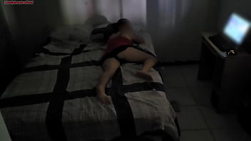 Preview 1 of Indian Yourradhika - madrasta divide a cama com enteado devido reforma de seu quarto