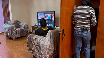 Preview 1 of Mama Bata Xlxlxl Video - Desconocido se mete a coger a escondidas con mi novio