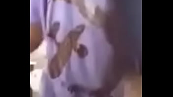 Preview 1 of Bug Body - chica baila anaconda