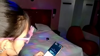 Preview 2 of Poretxxx - Espero a mi.novio para celebrarle su cumplea&ntilde_os,  pero esta muy ocupado para M&Iacute_. DECEPCIONADA ME FOLLO A MI AMIGO,  &iexcl_DESPECHADA SE CORRE DENTRO DE MI!