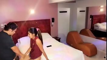 Preview 3 of Poretxxx - Espero a mi.novio para celebrarle su cumplea&ntilde_os,  pero esta muy ocupado para M&Iacute_. DECEPCIONADA ME FOLLO A MI AMIGO,  &iexcl_DESPECHADA SE CORRE DENTRO DE MI!