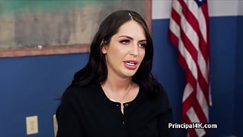 Preview 2 of Teniendo Sexo Por Dinero Torbe - Milf grabs office desk while fucked from behind