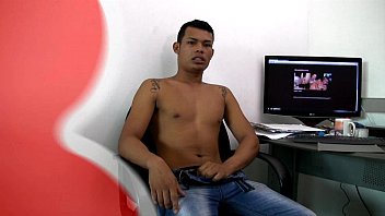 Preview 1 of Pamuk Prenses Pornosu - Thick dick Latino jerking off