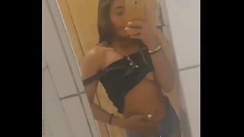 Preview 1 of Mon Gemuk - Morena baixinha mostrando os peito