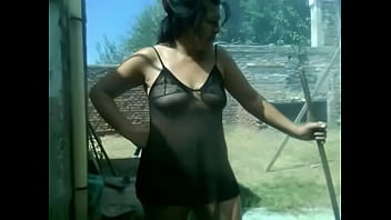 Preview 4 of Twi Fuck - fabiana en el patio