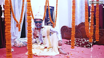 Preview 1 of Hole Fuk - Tharki Burha Nikala Suhagraat manane apne teen nai nawali Biwiyon ke sath aur Kia Kand ( Hindi Audio )