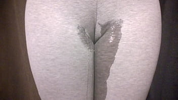 Preview 2 of Blonde Compil - Pad piss in leggings
