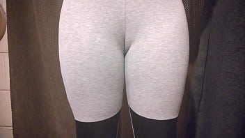 Preview 1 of Blonde Compil - Pad piss in leggings