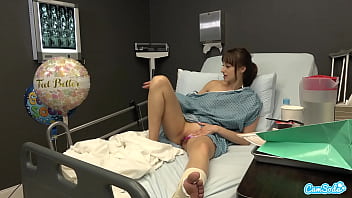 Preview 2 of Sunny Leone Work Place Pussy - Sexo En P&uacute_blico En El Hospital,  Milf Flash BF Corrida Le Hice Una Paja Y Se Corre En Mis Tetas