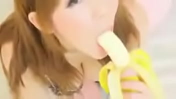 Preview 3 of Norway Anal Porn - Garota Asiatica &quot_comendo&quot_ Banana