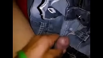 Preview 4 of Phoenix Meth - Gozando na calca jeans