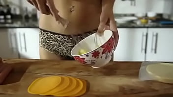 Preview 3 of Examination Breast - Antonella Balague cocinando desnuda Receta 1 Salchichitas Envueltas