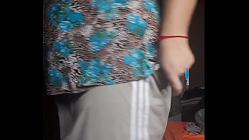 Preview 1 of Young Teen Striptease - Abrindo meu cuzinho