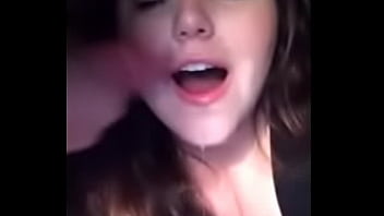 Preview 2 of Babe Turn On - Gatinha levando gozada na cara e na boca