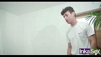 Preview 1 of Tugir Tulane - Me follo a mi hermanastra de enorme culo con mi mejor amigo un moreno de pene grande